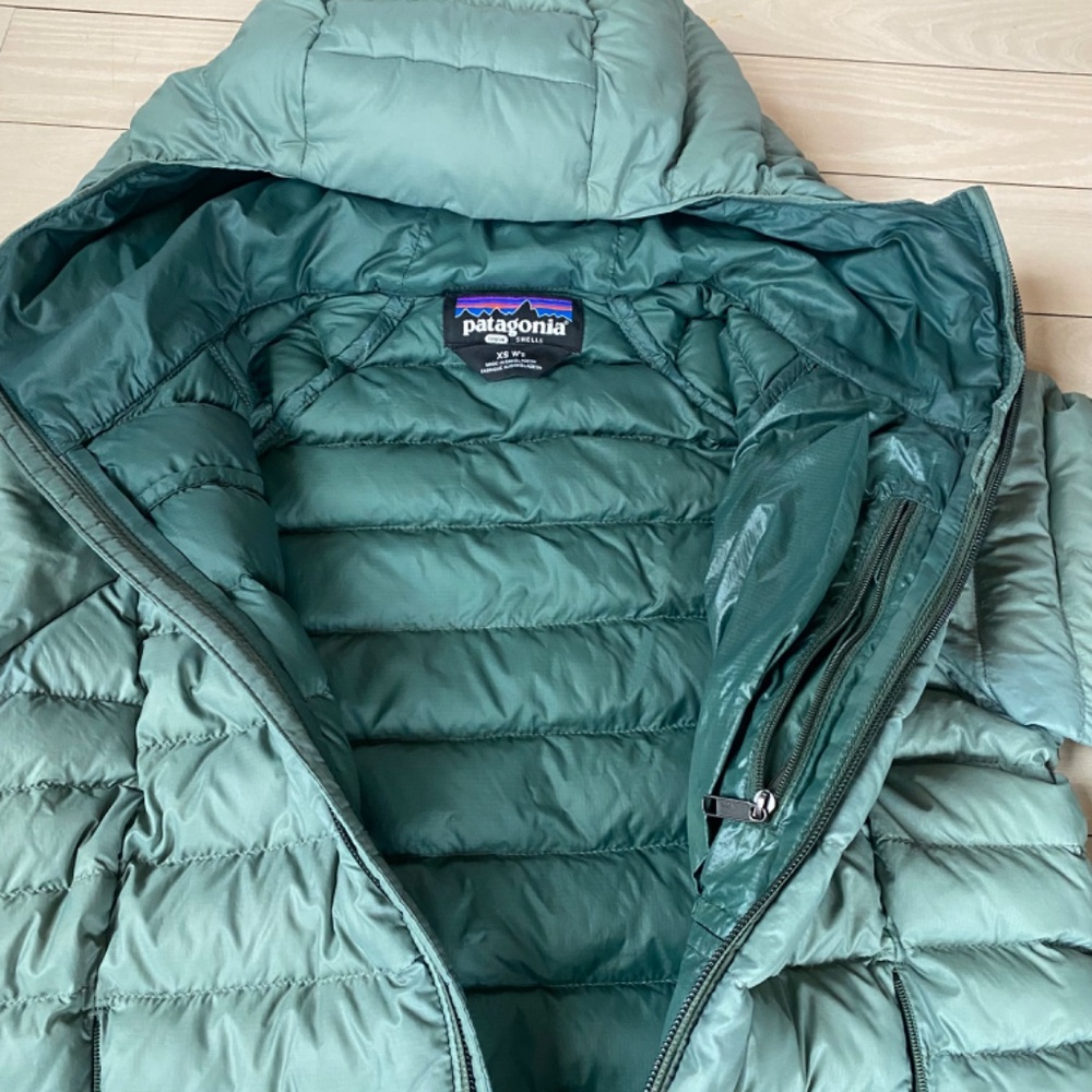 Patagonia Women's Down Sweater Hoody XS